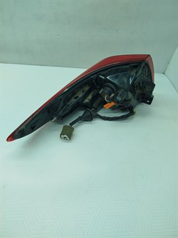 Фонарь RR, K.RIO X-LINE с 17г. (92402-H0200) RH, в кузов, хэтчбек (оригинал, уценён - с трещиной) Б/У - фото 42946