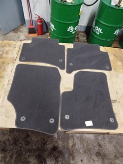 Комплект ковриков салона VOLKSWAGEN TOUAREG ориг. (7L6863011ACWSJ) 4шт в комплекте - фото 43448