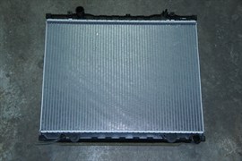 Радиатор охлаждения двигателя K.SORENTO с 02-06г. (25310-3E000)  HCC   МКПП