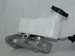 Цилиндр тормозной главный H.STAREX с 98-07г. ориг. (59100-4A110) 4АТ 4 отверстия для тормозных трубок